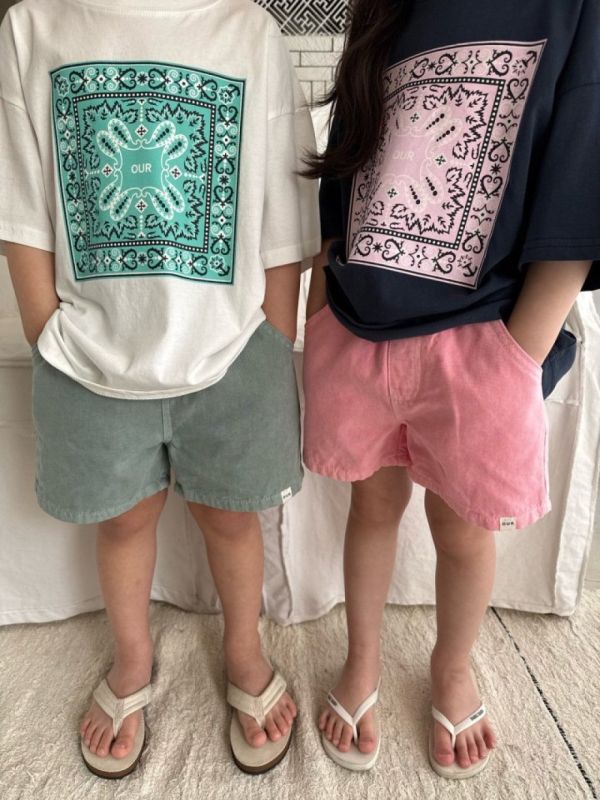 小標水洗棉休閒短褲 韓國童裝,質感童裝,童裝推薦,韓系風格,男女童裝,韓風穿搭,韓國代購,韓國空運,親子穿搭