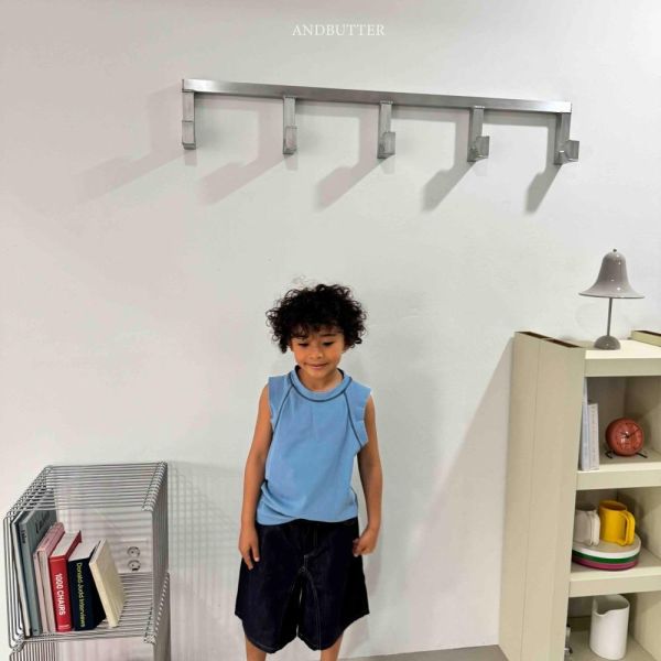 裝試車線寬版背心 韓國童裝,男童夏裝,中性童裝,童裝推薦,2026夏季童裝,男童穿搭,韓系童裝,中性穿搭,韓國代購