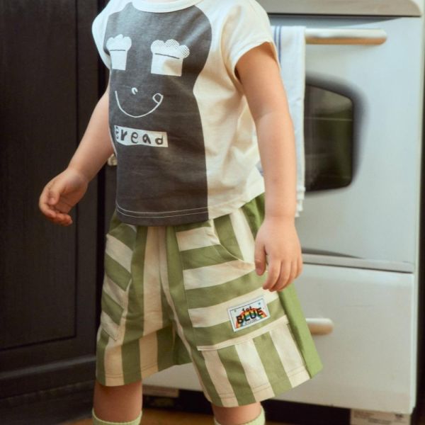 交錯條紋休閒短褲 韓國童裝,男童夏裝,中性童裝,童裝推薦,2026夏季童裝,男童穿搭,韓系童裝,中性穿搭,韓國代購