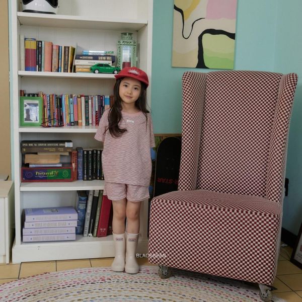 細條紋休閒運動套裝 韓國童裝,男童夏裝,中性童裝,童裝推薦,2026夏季童裝,男童穿搭,韓系童裝,中性穿搭,韓國代購