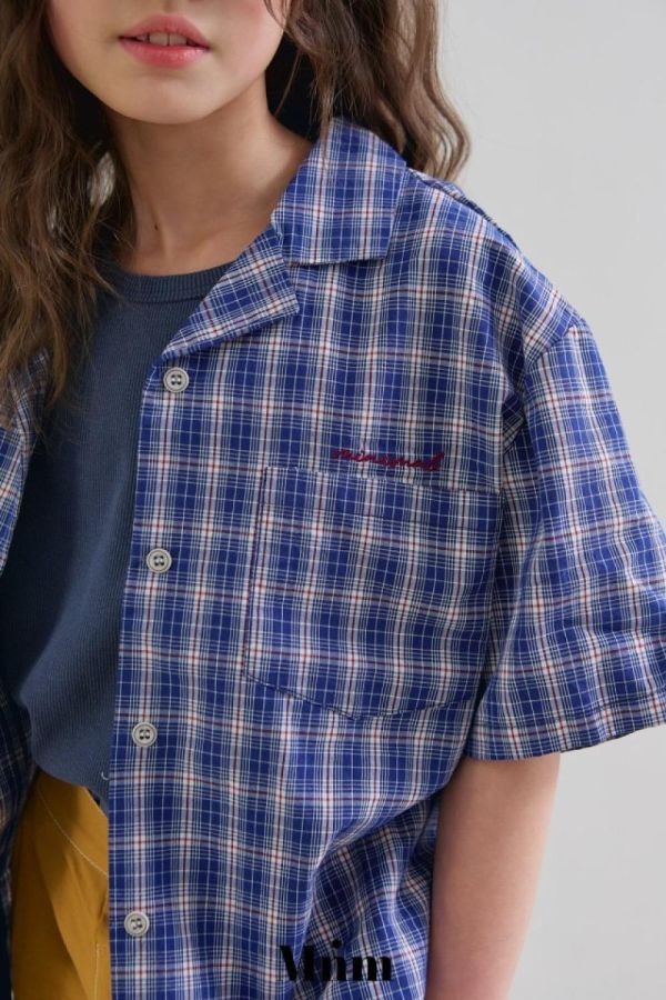 翻領格紋短袖襯衫 韓國童裝,男童夏裝,中性童裝,童裝推薦,2026夏季童裝,男童穿搭,韓系童裝,中性穿搭,韓國代購