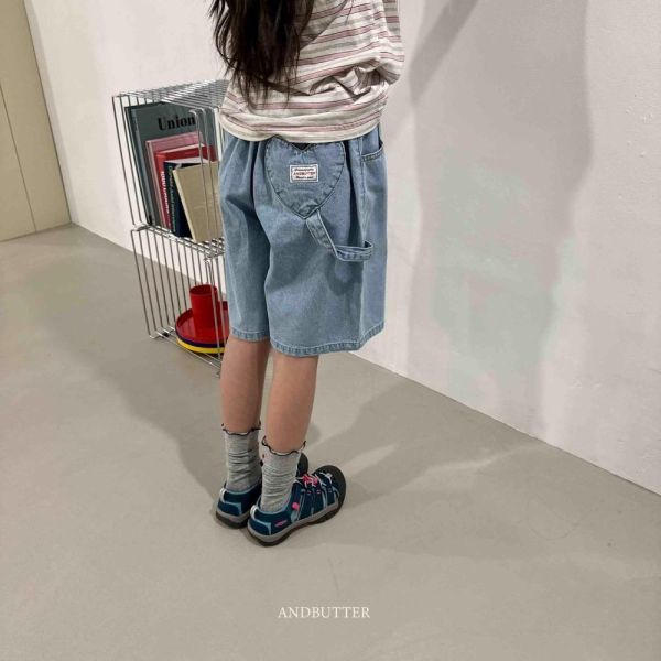 工裝愛心口袋牛仔五分短褲 韓國童裝,男童夏裝,中性童裝,童裝推薦,2026夏季童裝,男童穿搭,韓系童裝,中性穿搭,韓國代購