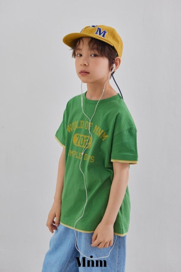 字母層次雙色短袖上衣 韓國童裝,男童夏裝,中性童裝,童裝推薦,2026夏季童裝,男童穿搭,韓系童裝,中性穿搭,韓國代購