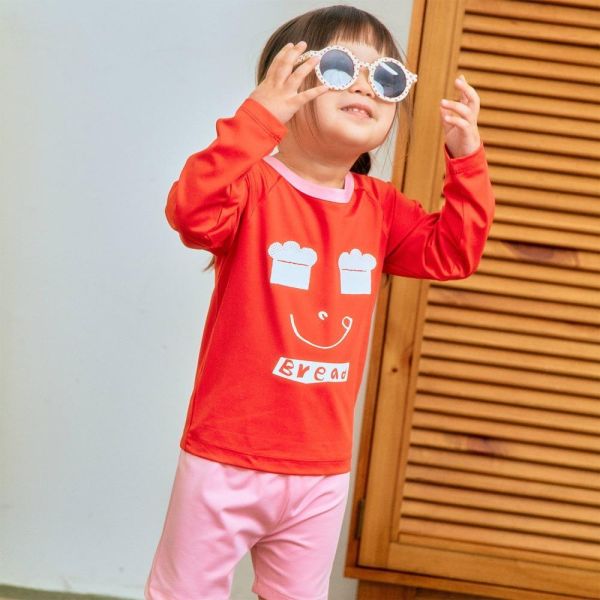 吐司插畫泳衣套裝 韓國童裝,男童夏裝,中性童裝,童裝推薦,2026夏季童裝,男童穿搭,韓系童裝,中性穿搭,韓國代購