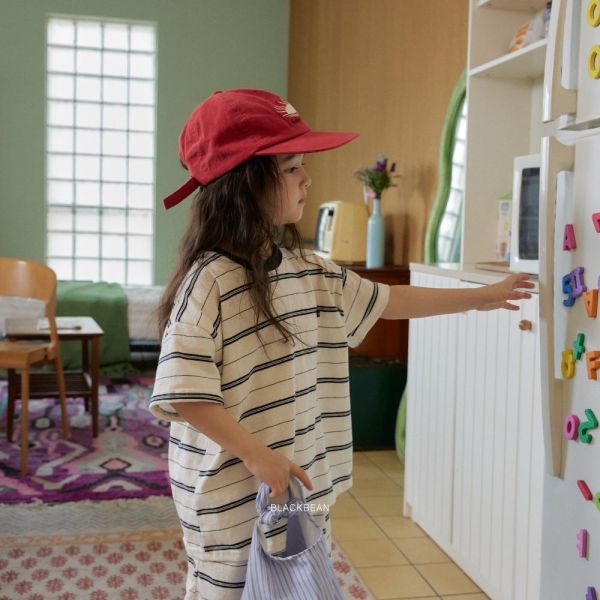 層次條紋休閒運動套裝 韓國童裝,男童夏裝,中性童裝,童裝推薦,2026夏季童裝,男童穿搭,韓系童裝,中性穿搭,韓國代購