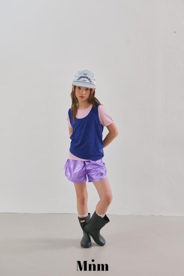 科技感金屬光澤短褲 韓國童裝,男童夏裝,中性童裝,童裝推薦,2026夏季童裝,男童穿搭,韓系童裝,中性穿搭,韓國代購