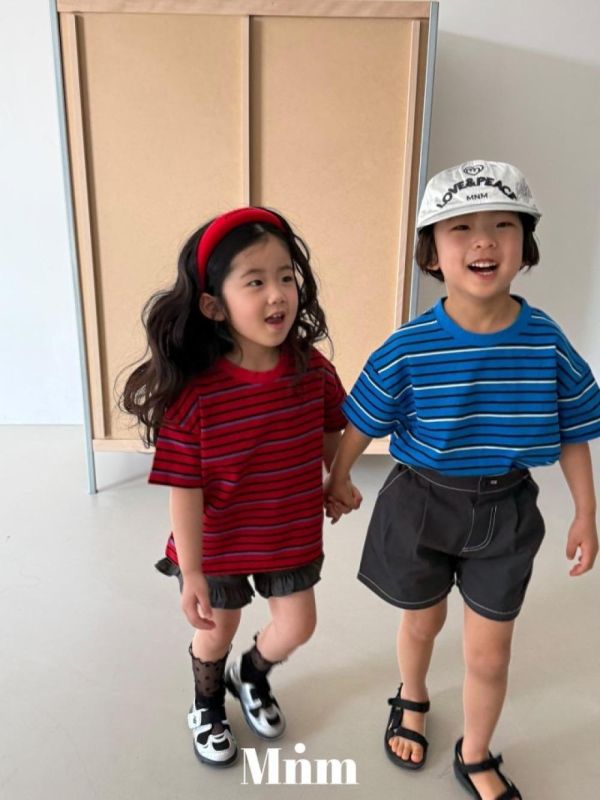 基礎條紋短袖上衣 韓國童裝,男童夏裝,中性童裝,童裝推薦,2026夏季童裝,男童穿搭,韓系童裝,中性穿搭,韓國代購