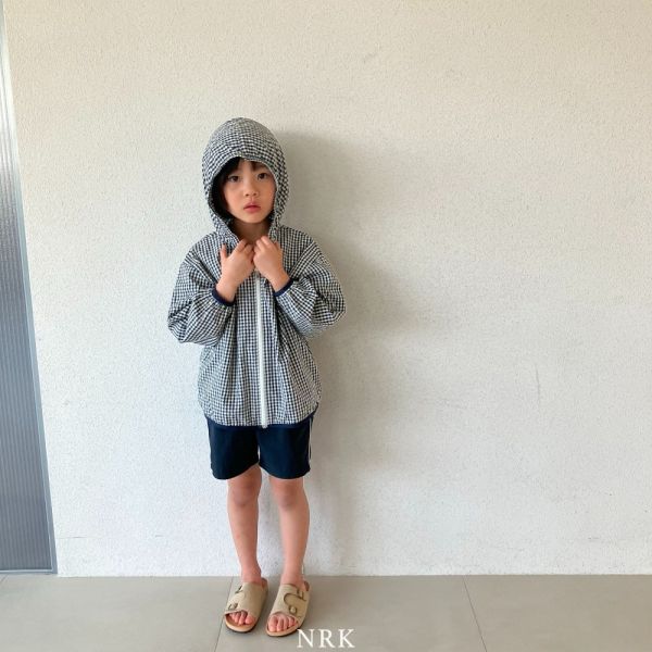 防曬連帽輕薄外套 韓國童裝,質感童裝,童裝推薦,韓系風格,男女童裝,韓風穿搭,韓國代購,韓國空運,親子穿搭