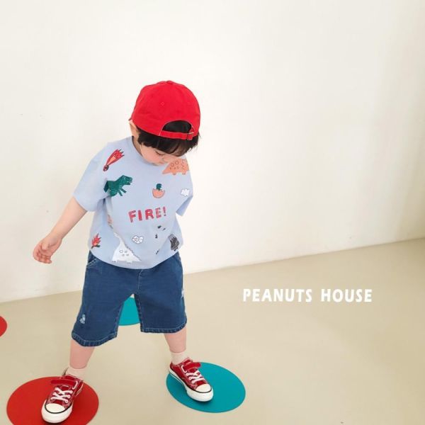 恐龍世界插圖短袖上衣 韓國童裝,男童夏裝,中性童裝,童裝推薦,2026夏季童裝,男童穿搭,韓系童裝,中性穿搭,韓國代購