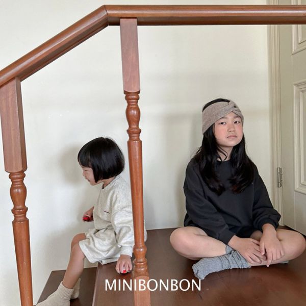 小刺繡素色休閒套裝 