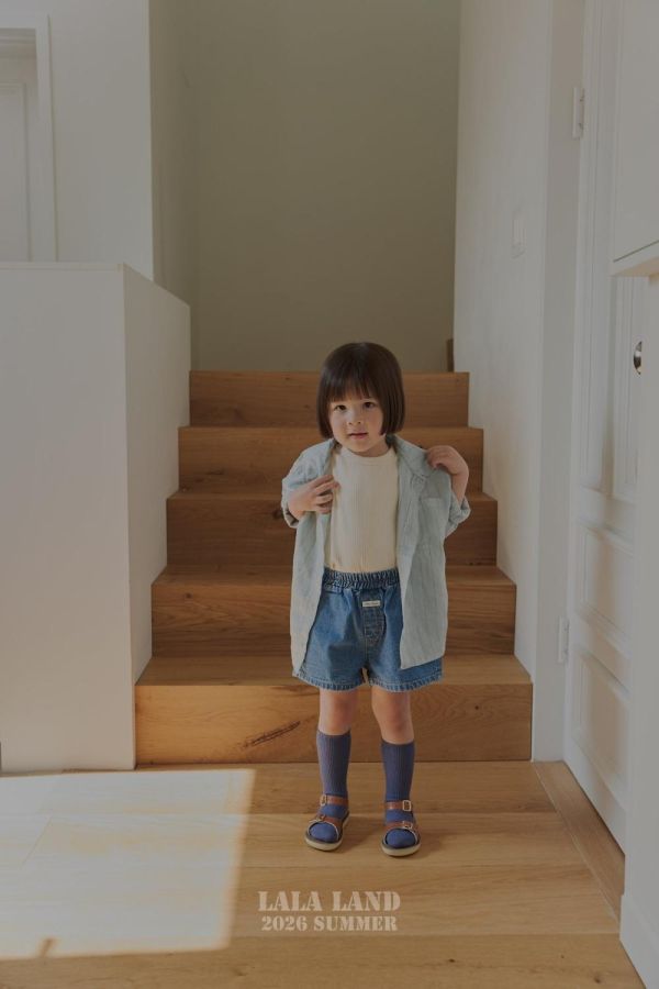 日常標籤牛仔短褲 韓國童裝,男童夏裝,中性童裝,童裝推薦,2026夏季童裝,男童穿搭,韓系童裝,中性穿搭,韓國代購