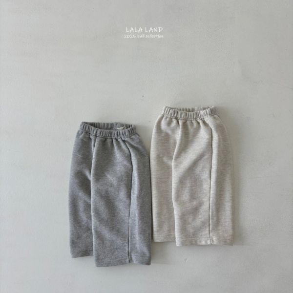 舒服直筒運動長褲 韓國童裝,男童秋裝,中性童裝,韓系童裝推薦,2025秋季童裝,韓國男童新款,中性風男童穿搭,秋季男童服飾推薦,小男友穿搭
