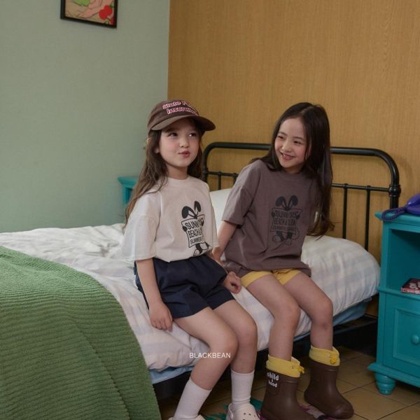 兔子看報紙短袖上衣 韓國童裝,男童夏裝,中性童裝,童裝推薦,2026夏季童裝,男童穿搭,韓系童裝,中性穿搭,韓國代購