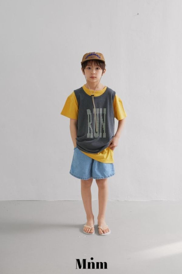 像素RUN長版背心 韓國童裝,男童夏裝,中性童裝,童裝推薦,2026夏季童裝,男童穿搭,韓系童裝,中性穿搭,韓國代購