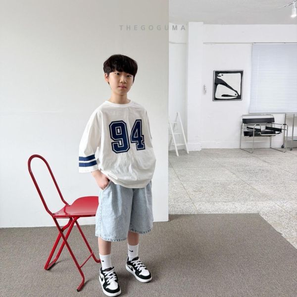 復古刷色牛仔五分短褲 韓國童裝,男童夏裝,中性童裝,童裝推薦,2026夏季童裝,男童穿搭,韓系童裝,中性穿搭,韓國代購