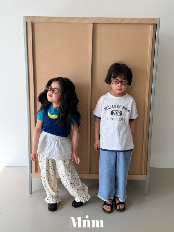 字母層次雙色短袖上衣 韓國童裝,男童夏裝,中性童裝,童裝推薦,2026夏季童裝,男童穿搭,韓系童裝,中性穿搭,韓國代購