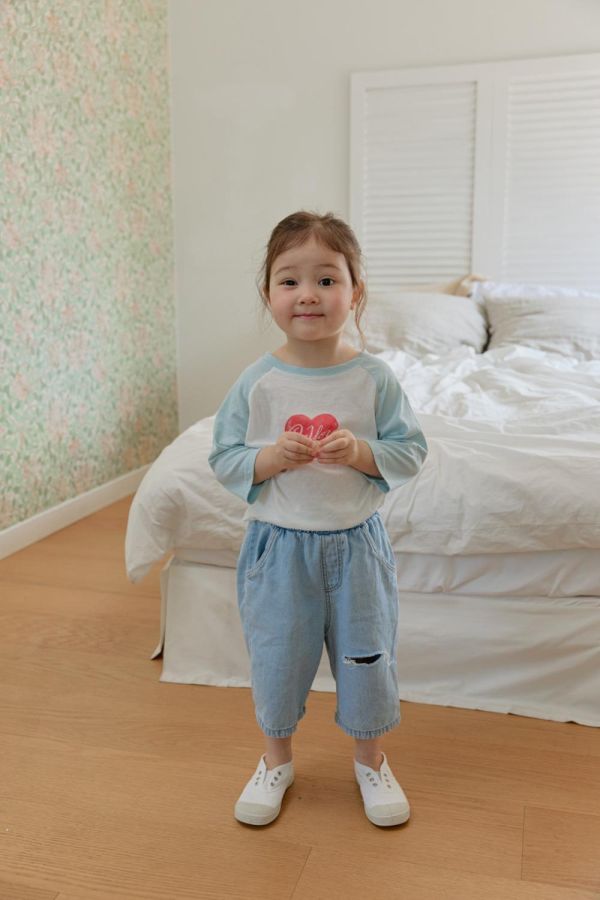 愛心雙色插肩七分袖上衣 韓國童裝,男童夏裝,中性童裝,童裝推薦,2026夏季童裝,男童穿搭,韓系童裝,中性穿搭,韓國代購