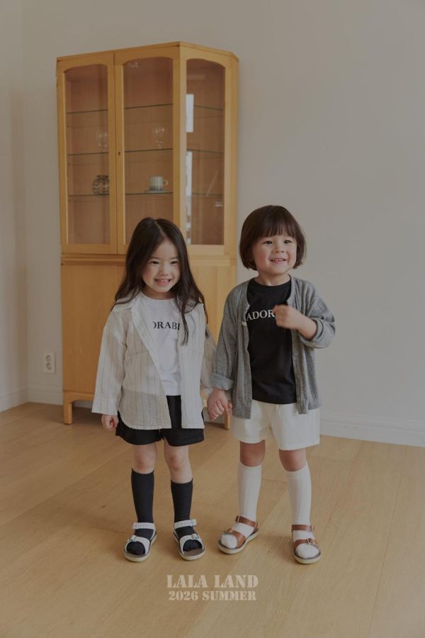 線條翻領亞麻長袖襯衫 韓國童裝,男童夏裝,中性童裝,童裝推薦,2026夏季童裝,男童穿搭,韓系童裝,中性穿搭,韓國代購