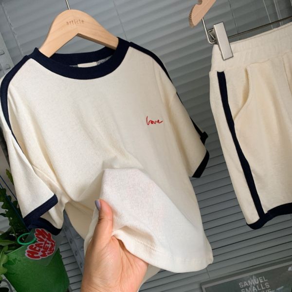 LOVE刺繡跳色滾邊運動休閒套裝 韓國童裝,質感童裝,童裝推薦,韓系風格,男女童裝,韓風穿搭,韓國代購,韓國空運,兒童套裝,運動套裝