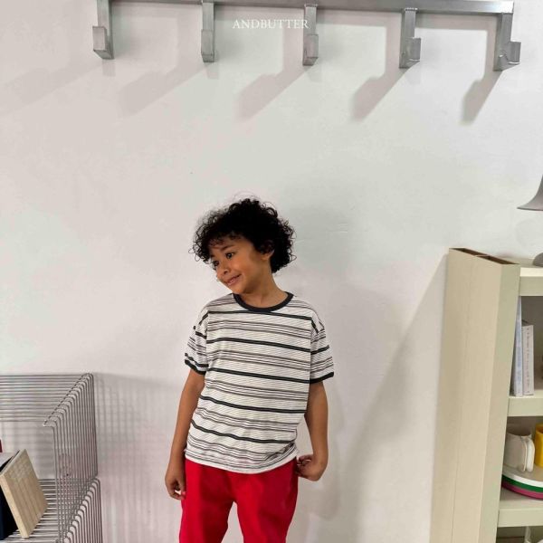千層條紋短袖上衣 韓國童裝,男童夏裝,中性童裝,童裝推薦,2026夏季童裝,男童穿搭,韓系童裝,中性穿搭,韓國代購