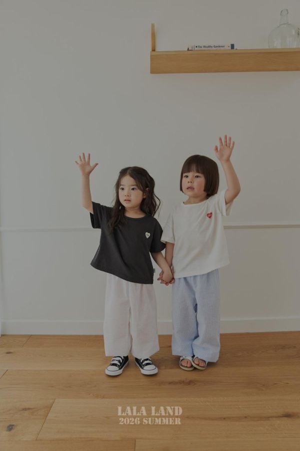 LALA愛心短袖上衣 韓國童裝,男童夏裝,中性童裝,童裝推薦,2026夏季童裝,男童穿搭,韓系童裝,中性穿搭,韓國代購