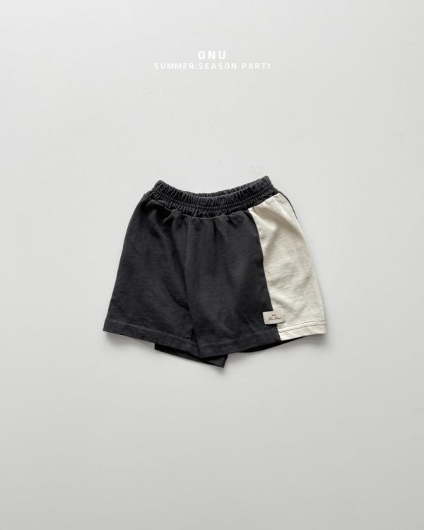 雙色拼接運動短褲 韓國童裝,男童夏裝,中性童裝,童裝推薦,2026夏季童裝,男童穿搭,韓系童裝,中性穿搭,韓國代購