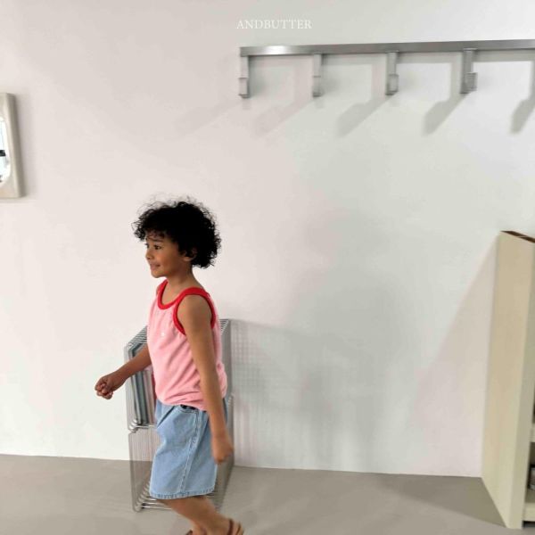 工裝愛心口袋牛仔五分短褲 韓國童裝,男童夏裝,中性童裝,童裝推薦,2026夏季童裝,男童穿搭,韓系童裝,中性穿搭,韓國代購