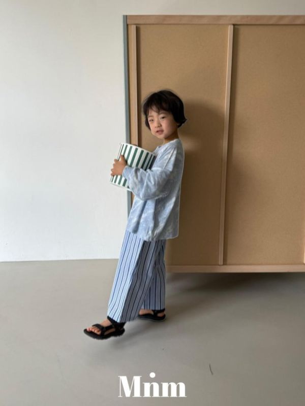 渡假風直條紋休閒長褲 韓國童裝,男童夏裝,中性童裝,童裝推薦,2026夏季童裝,男童穿搭,韓系童裝,中性穿搭,韓國代購