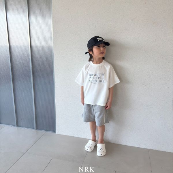 法文詩籤短袖套裝 韓國童裝,質感童裝,童裝推薦,韓系風格,男女童裝,韓風穿搭,韓國代購,韓國空運,親子穿搭