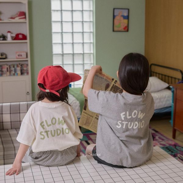 藝術字母短袖上衣 韓國童裝,男童夏裝,中性童裝,童裝推薦,2026夏季童裝,男童穿搭,韓系童裝,中性穿搭,韓國代購