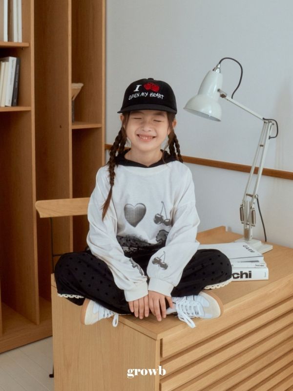 像素emoji長袖上衣-親子款 韓國童裝,男童秋裝,中性童裝,韓系童裝推薦,2025秋季童裝,韓國男童新款,中性風男童穿搭,秋季男童服飾推薦,小男友穿搭