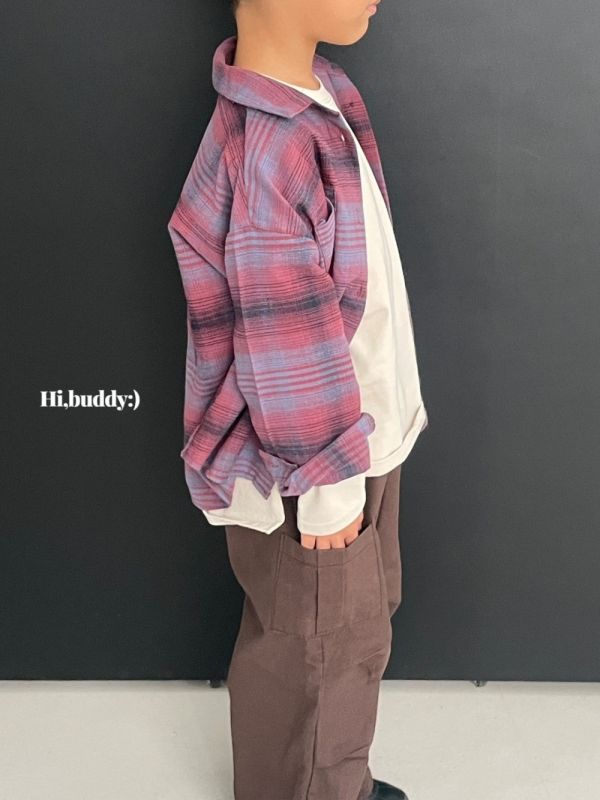 美式層次格紋翻領襯衫 韓國童裝,男童秋裝,中性童裝,韓系童裝推薦,2025秋季童裝,韓國男童新款,中性風男童穿搭,秋季男童服飾推薦,小男友穿搭