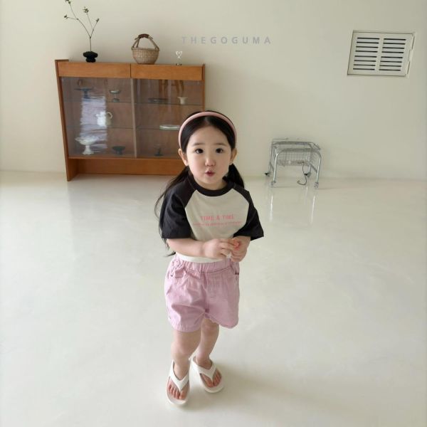 字母插肩短袖上衣 韓國童裝,男童夏裝,中性童裝,童裝推薦,2026夏季童裝,男童穿搭,韓系童裝,中性穿搭,韓國代購