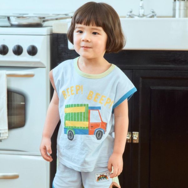 工程車插圖蓋袖上衣 韓國童裝,男童夏裝,中性童裝,童裝推薦,2026夏季童裝,男童穿搭,韓系童裝,中性穿搭,韓國代購