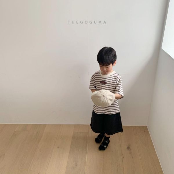 小圖標條紋短袖上衣 韓國童裝,男童夏裝,中性童裝,童裝推薦,2026夏季童裝,男童穿搭,韓系童裝,中性穿搭,韓國代購