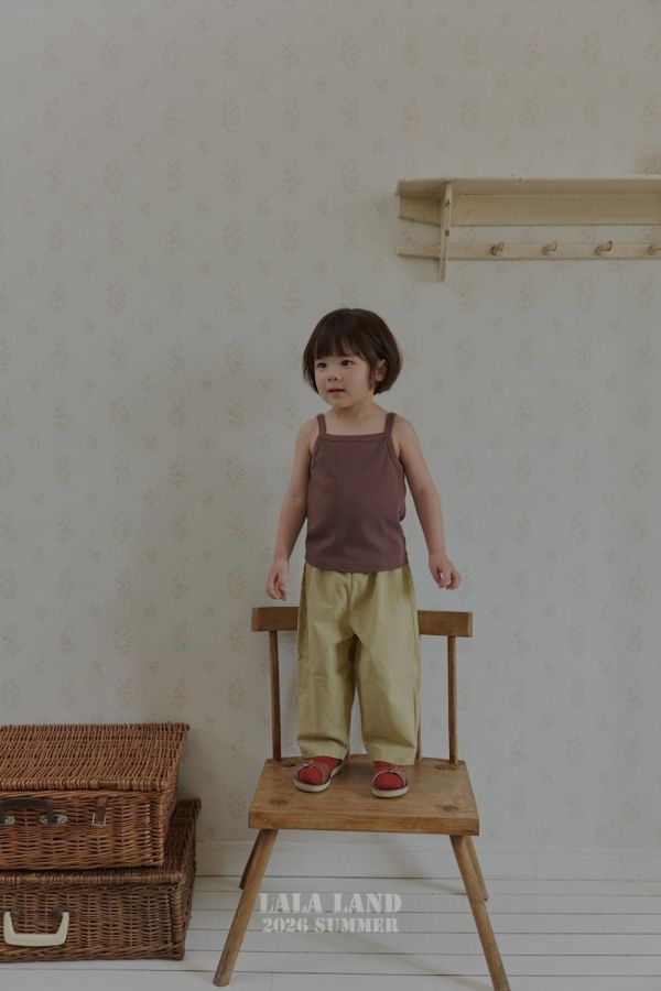 口袋標籤休閒長褲 韓國童裝,男童夏裝,中性童裝,童裝推薦,2026夏季童裝,男童穿搭,韓系童裝,中性穿搭,韓國代購