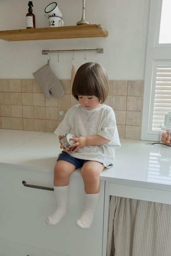 撞色車線袋鼠口袋短袖上衣 韓國童裝,男童夏裝,中性童裝,童裝推薦,2026夏季童裝,男童穿搭,韓系童裝,中性穿搭,韓國代購