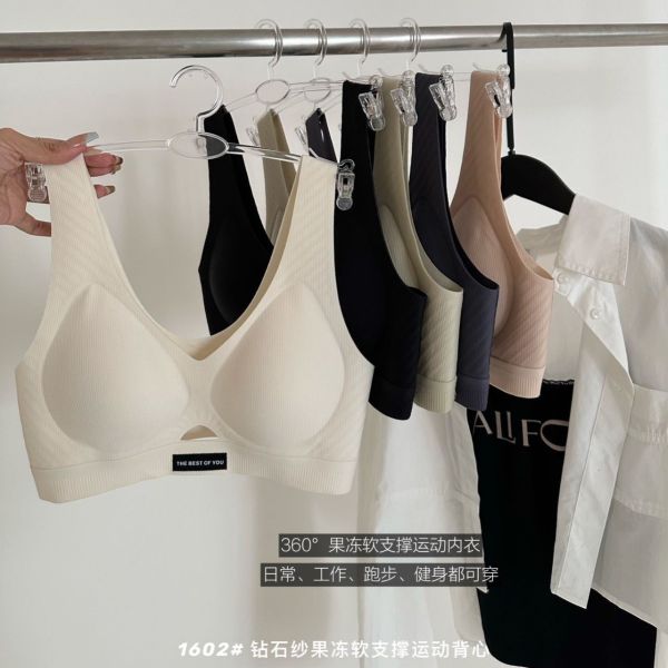新款運動背心式無痕內衣女聚攏收副乳防下垂提拉軟支撐美背 新款運動背心式 無痕內衣 聚攏 收副乳 防下垂 提拉 軟支撐 美背