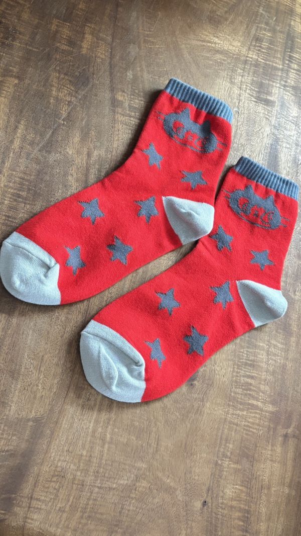 曾偉誠zeng wei cheng-針織襪子 曾偉誠、zeng wei cheng、曾偉誠作品、曾偉誠陶藝、曾偉誠公仔、曾偉誠插畫、曾偉誠藝術、阿諾貓咪