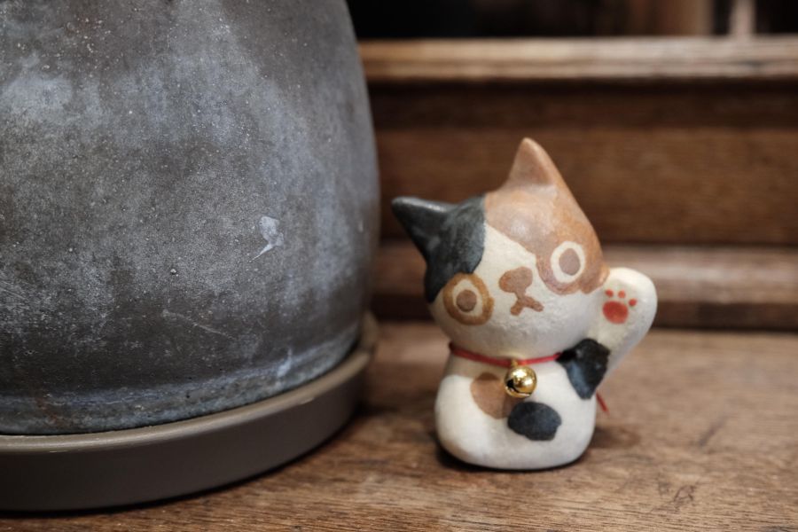 小滿作物-招財貓陶偶(三花款) 陶瓷招財貓、招財貓擺飾、手工陶瓷招財貓、招財貓公仔、開運招財貓、招財貓禮品、日式招財貓、招財貓收藏、招財貓裝飾品、陶瓷吉祥物