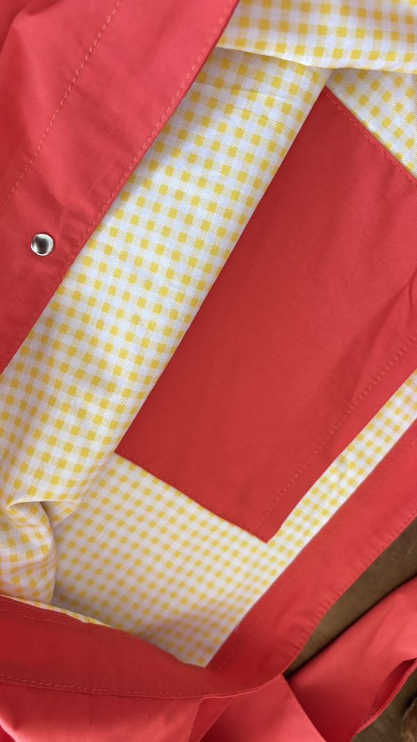 曾偉誠zeng wei cheng-阿諾背袋 曾偉誠、zeng wei cheng、曾偉誠作品、曾偉誠陶藝、曾偉誠公仔、曾偉誠插畫、曾偉誠藝術、阿諾貓咪