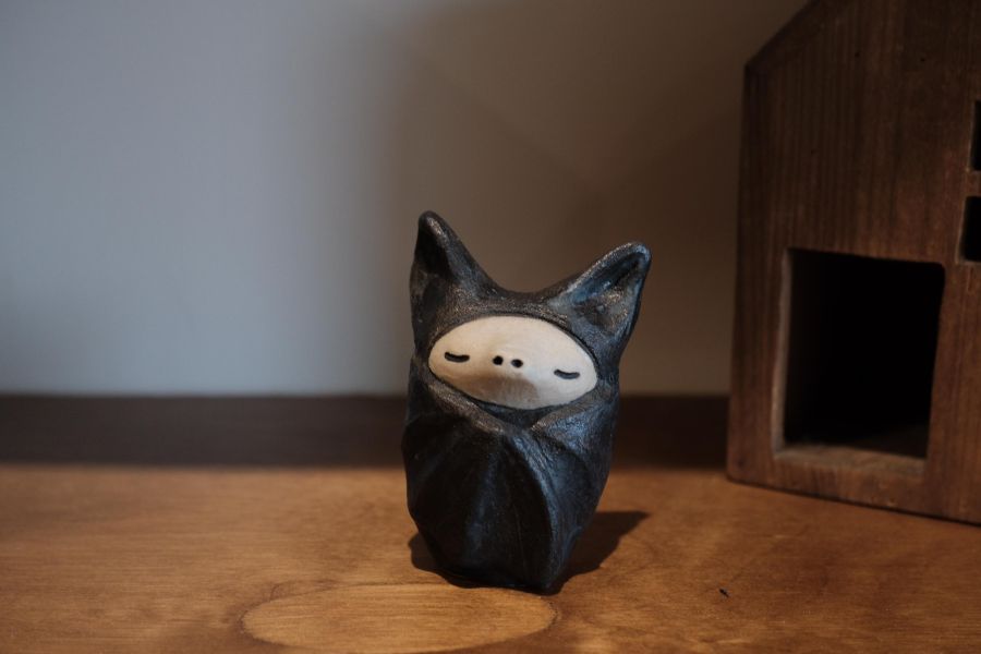 小滿作物-招福蝙蝠 陶瓷招財貓、招財貓擺飾、手工陶瓷招財貓、招財貓公仔、開運招財貓、招財貓禮品、日式招財貓、招財貓收藏、招財貓裝飾品、陶瓷吉祥物