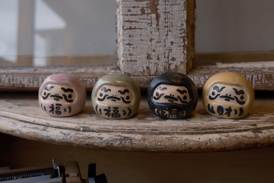 小滿作物-小滿達摩 陶瓷達摩、達摩公仔、達摩擺飾、手工陶瓷達摩、送禮推薦、居家擺設、辦公桌擺飾、收藏擺件、禮品推薦、療癒小物