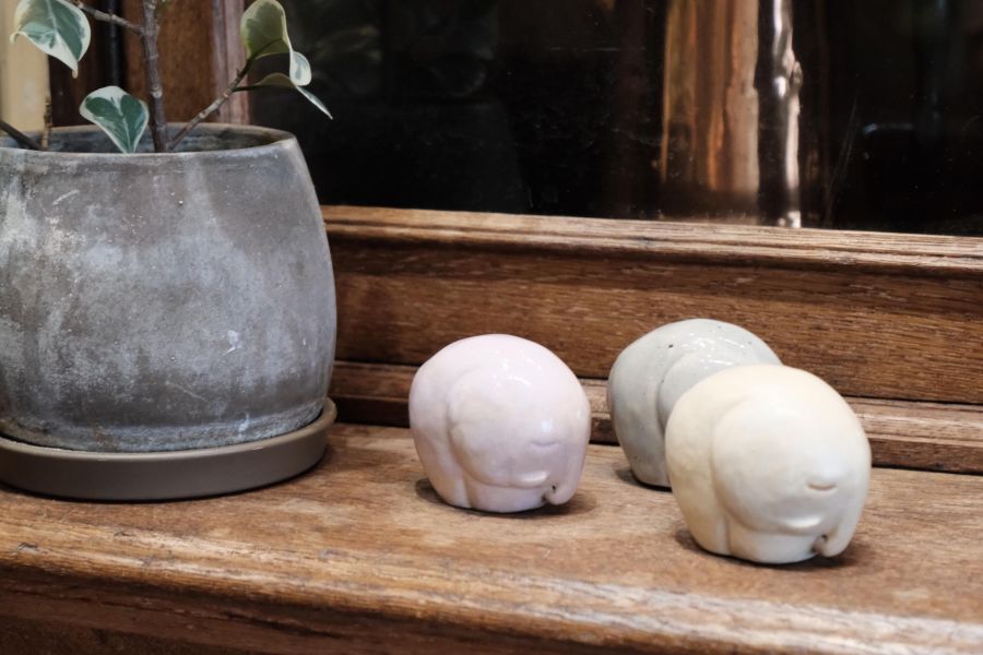 小滿作物-吉祥小象 陶瓷招財貓、招財貓擺飾、手工陶瓷招財貓、招財貓公仔、開運招財貓、招財貓禮品、日式招財貓、招財貓收藏、招財貓裝飾品、陶瓷吉祥物