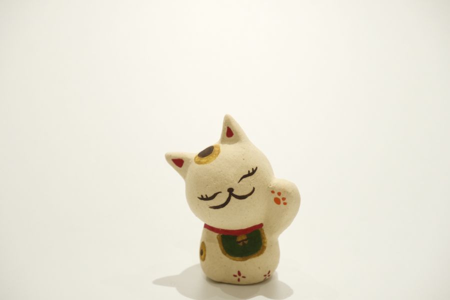 小滿作物-招財貓陶偶(微笑款) 陶瓷招財貓、招財貓擺飾、手工陶瓷招財貓、招財貓公仔、開運招財貓、招財貓禮品、日式招財貓、招財貓收藏、招財貓裝飾品、陶瓷吉祥物