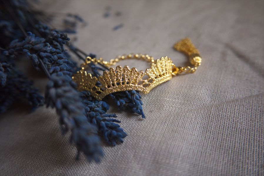Queen Elisabeth伊莉莎白皇冠手環(三瓣) 