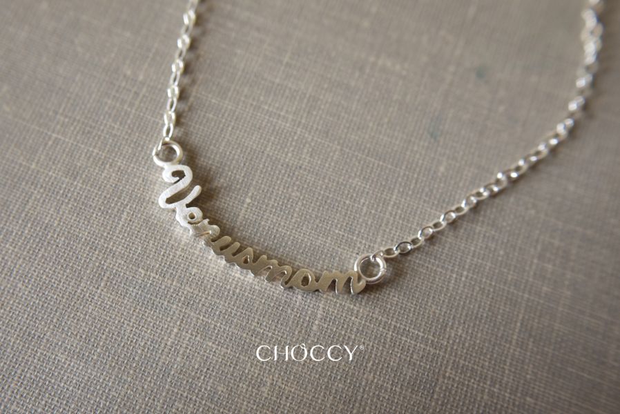 英文手工專屬訂製字母項鍊/手鍊 客製英文字母項鍊,手工字母項鍊,客製名字項鍊,客製銀飾,客製化手鍊,送禮推薦 
英文字母項鍊,女友禮物 客製項鍊,情侶英文項鍊,敲敲金工 英文字母項鍊