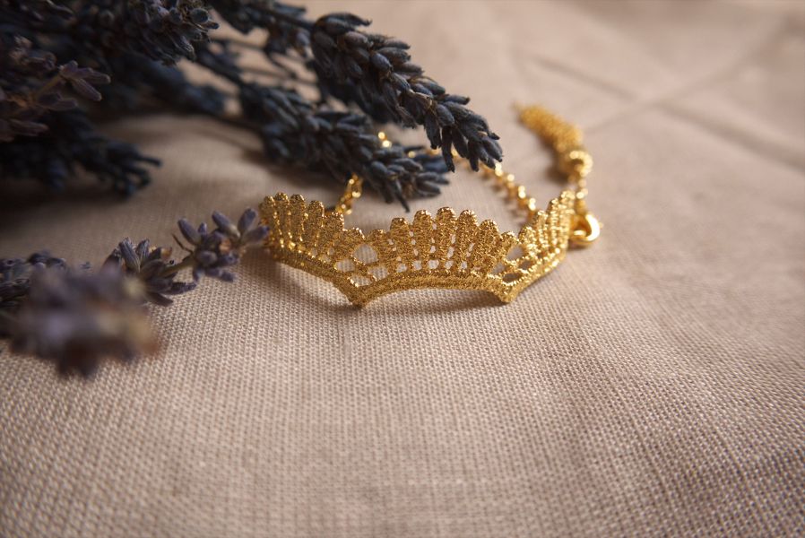 Queen Elisabeth伊莉莎白皇冠手環(三瓣) 