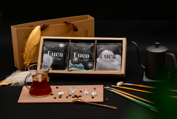 《Fuca 限量系列濾掛咖啡 》 Fuca × 黃士綸        《星空系列》聯名咖啡禮盒 （15/18入） 濾掛咖啡, 聯名咖啡禮盒, Fuca 咖啡, 黃士綸, 星空系列, 藝術咖啡禮盒, 花香咖啡, 中焙咖啡, 柑橘咖啡, 精品咖啡禮盒, 限量咖啡, 收藏咖啡禮物, 咖啡藝術聯名