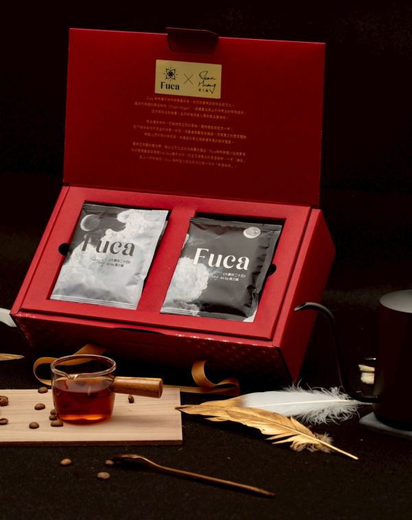 《Fuca 限量系列濾掛咖啡 》 Fuca × 黃士綸        《星空系列》聯名咖啡禮盒 （12/24入） 濾掛咖啡, 聯名咖啡禮盒, Fuca 咖啡, 黃士綸, 星空系列, 藝術咖啡禮盒, 花香咖啡, 中焙咖啡, 柑橘咖啡, 精品咖啡禮盒, 限量咖啡, 收藏咖啡禮物, 咖啡藝術聯名